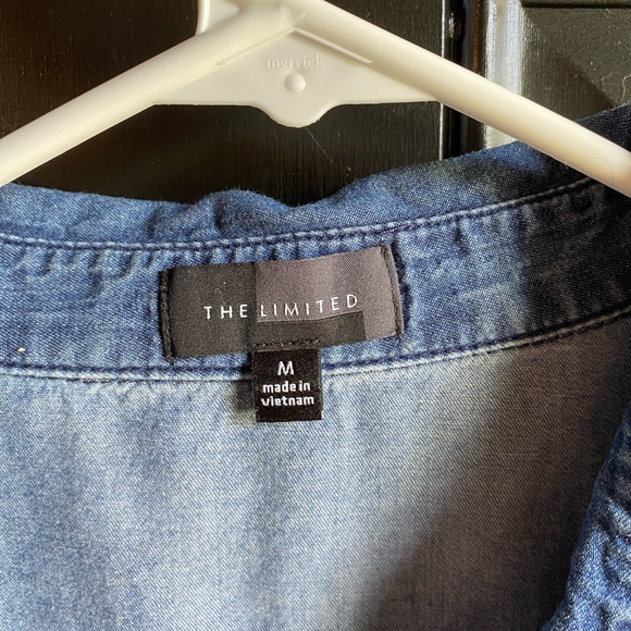 The Limited women’s chambray shirt. Size medium. Excellent condition. - Picture 2 of 3
